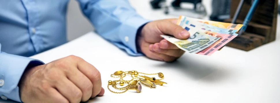 Goldankauf, © iStock.com / miriam doerr