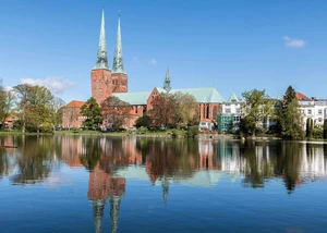 Steuerberatung Dorit Schultheiß in Lübeck Lübecker Dom Außenansicht