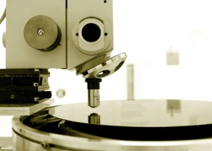 Mikroskop und Silitiumplatte
