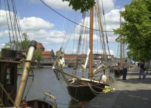 Der Museumshafen von Lübeck mit alten, angedockten Schiffen Der Museumshafen von Lübeck mit alten, angedockten Schiffen