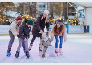 eiswelt-scharbeutz-2024-familie-auf-eis-talb-christian-schaffrath_1