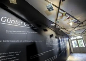 In der Glockengießerstraße 21 steht das Günter Grass-Haus. Hier befindet sich auch das Büro des Schriftstellers und Bildenden Künstlers Günter Grass