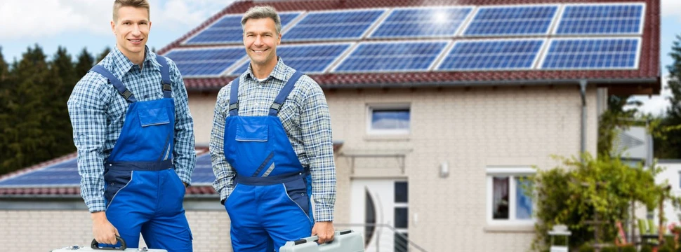 Photovoltaikinstallateure, © iStock.com/AndreyPopov