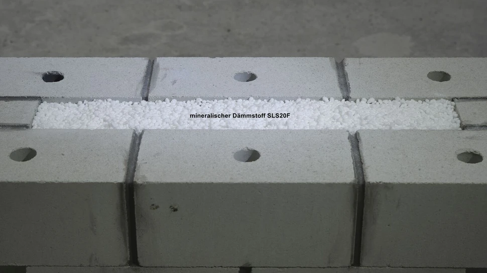 Mineralischer Einblasdämmstoff SLS20F® im zweischaligen Mauerwerk