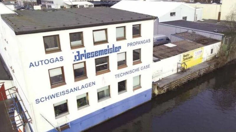 Firmengebäude Briesemeister Schweißtechnik Hamburg mit Beschriftung für Autogas, Propangas, Schweißanlagen und technische Gase.
