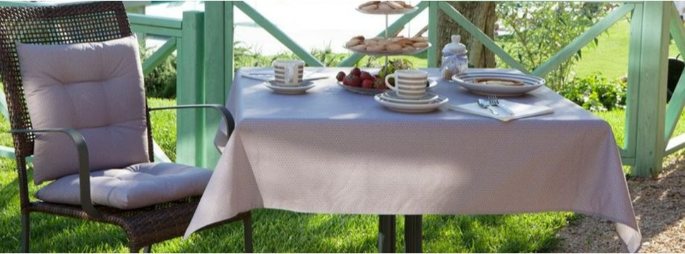Kleingemusterte Tischdecke für draußen, © wachstuchverkauf.de